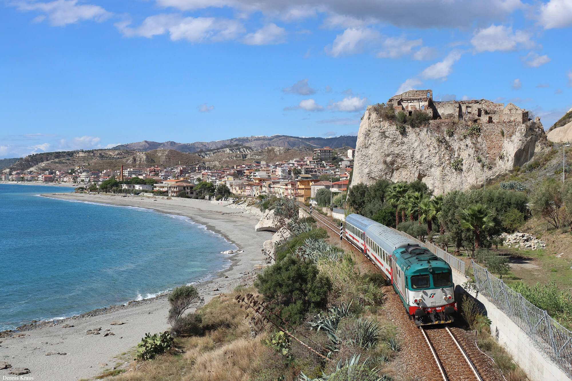 Spiaggia Reggio di Calabria 🏖️ Reggio Calabria, Calabria, Italy - detailed  features, map, photos, image size:2000x1333