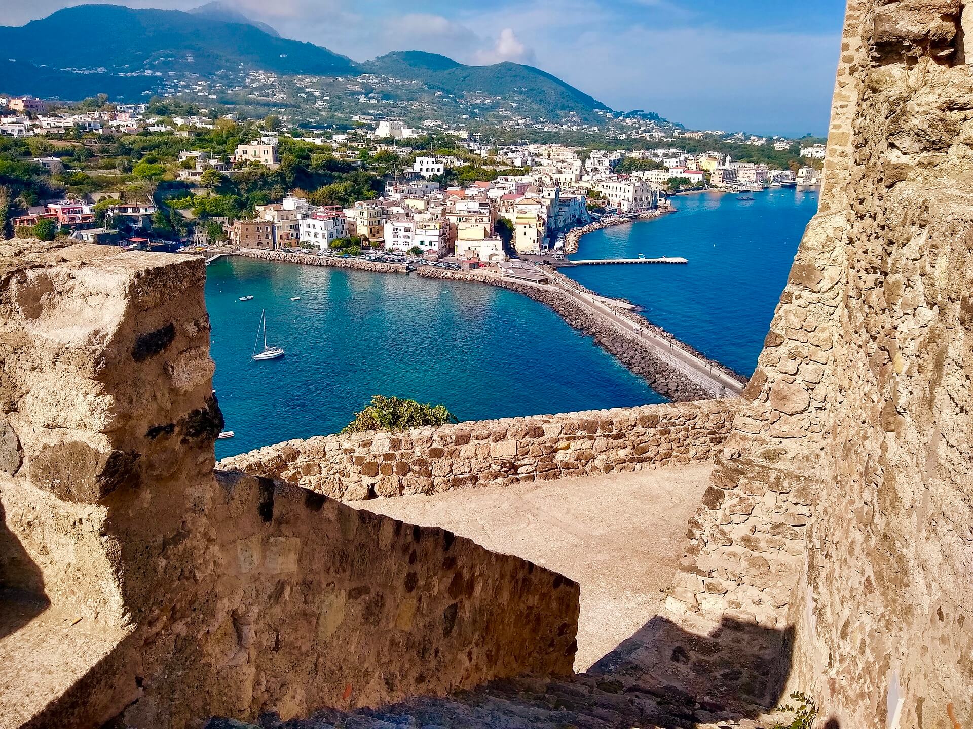 nave da napoli a ischia