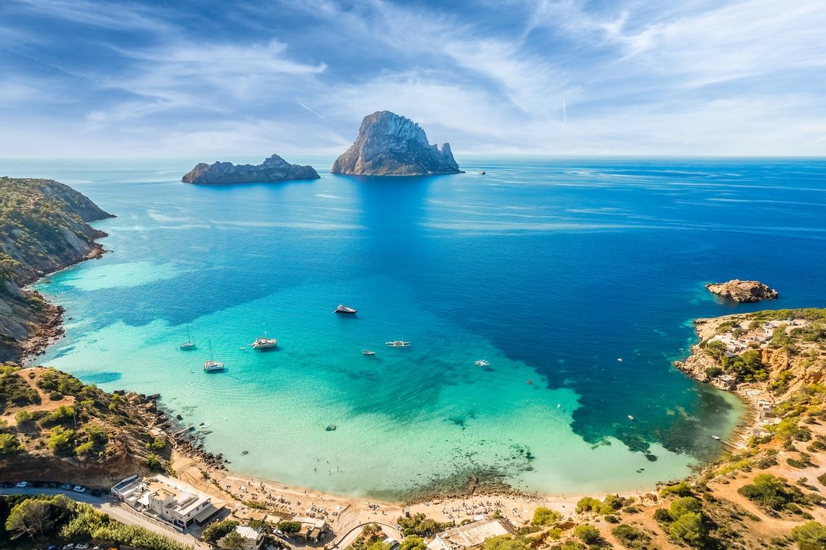 Vista aérea de Cala d´Hort, Ibiza Fuente_ iStock