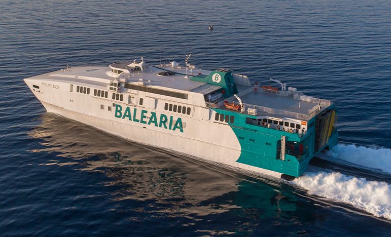 Avemar Dos Balearia navegando